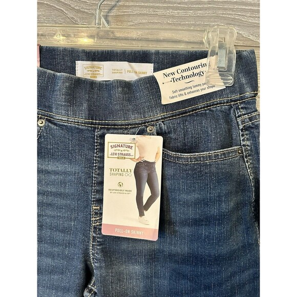 Levi & Strauss Women's Signature Gold Totally Shaping Pull On Skinny 4M 27 X 30 - Picture 2 of 6